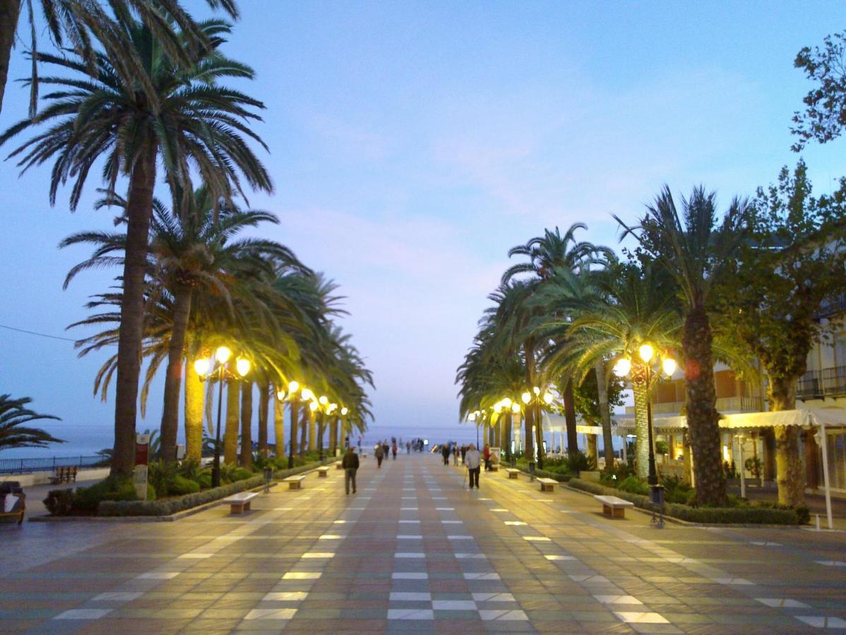 Appartamento Burriana Front Line Nerja Esterno foto